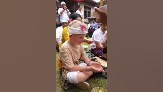 anak bule bljr tradisi bali #bali #shorts