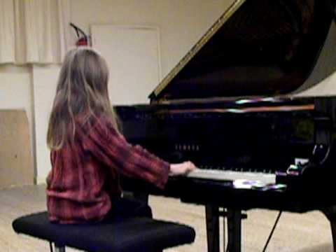 Emma interprte au piano : "Boogie n1" de Grald MARTIN.