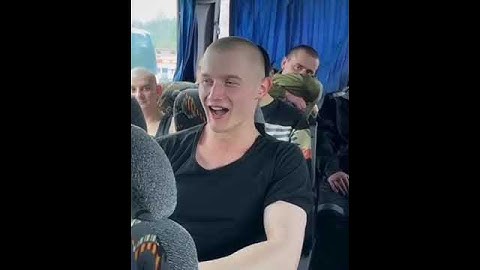 Повернутий із полону, співає «Червону калину» на повні груди. Наші воїни — чудові козаки!