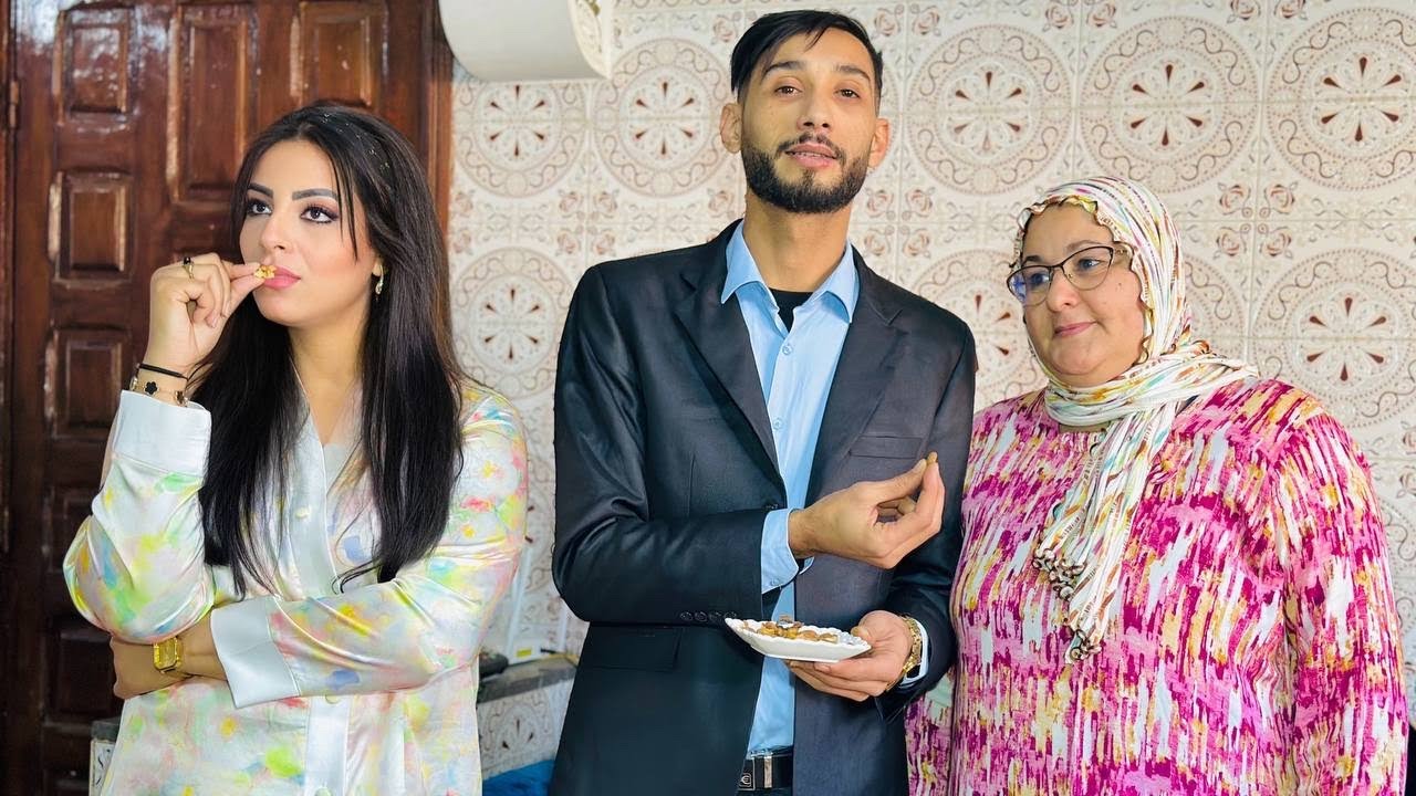 فيلم قصير: كيتعدا عليها راجلها و هي مدلولة 💔😭