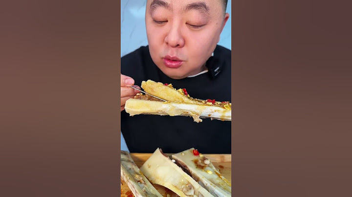 Beef bone marrow is cut into pieces and steamed to make it fuller. It feels so good to eat it wi