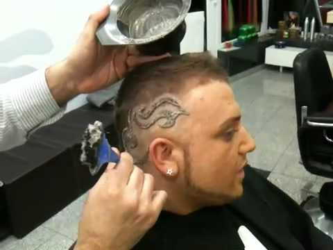 Menowin frhlich bei friseur Mens World Kln Ehrenfeld