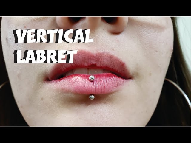 ta perdida? segue nós @saturrno  Vertical labret piercing, Labret