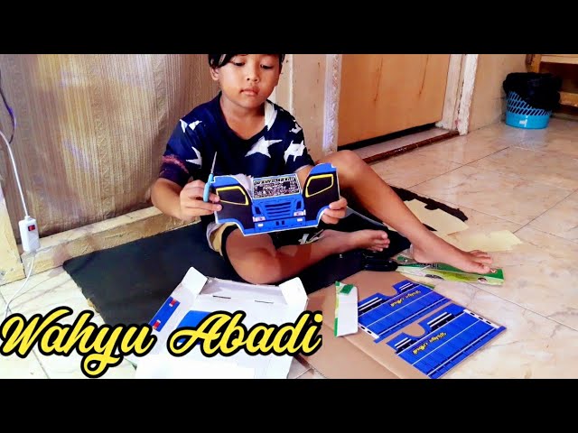 Papercraft Truk Oleng Wahyu Abadi | captain dimas assembles the truck roll | miniature roll truck class=