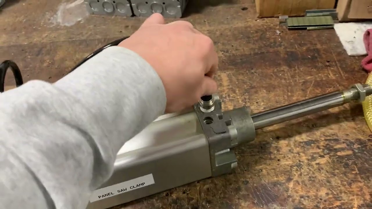 PNEUMATIC CYLINDER BLOWBY TEST 