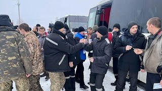 Десятки российских и украинских военнопленных вернулись домой