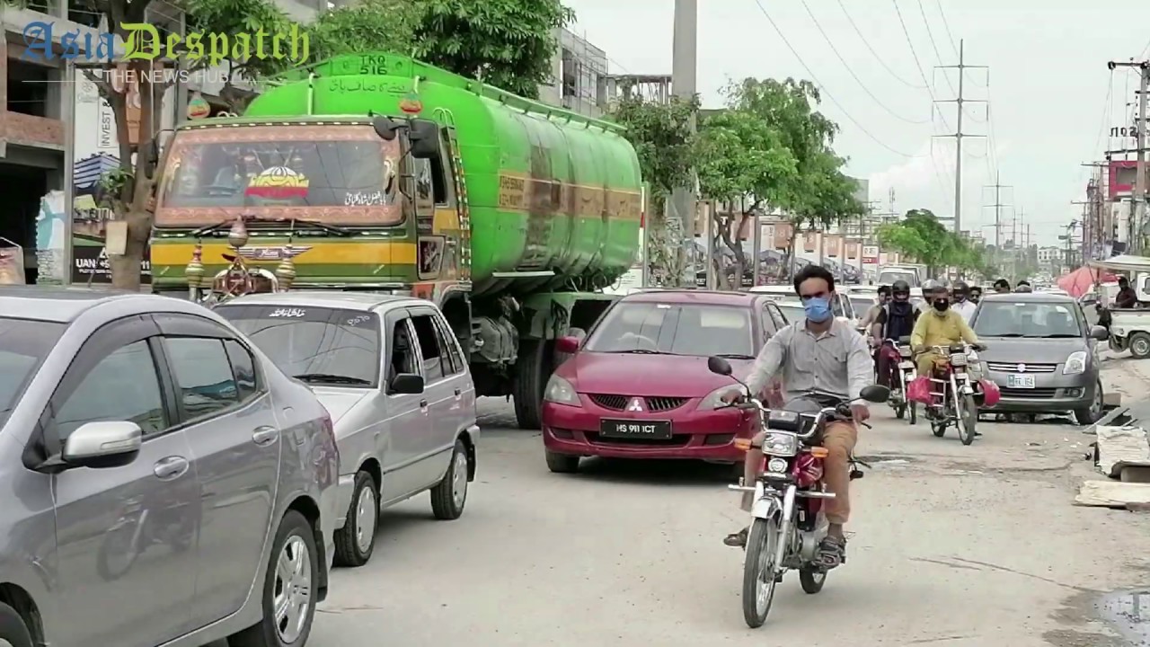 Locals flock markets, flout SOPs as Lockdown eases in Pakistan. | Asiadespatch.