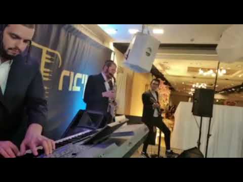 צביקי רובין בקטע אינסטרומנטלי על השיר ״יש אמונה״