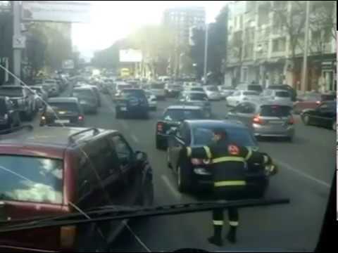 როგორ უთმობენ ქართველები გზას სახანძროს / How Georgian Drivers React to Ambulance Siren