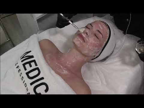 Video: Zahrnuje Medicare Dermatologii? Další Informace