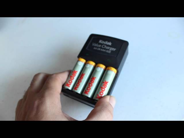 Kodak Mini Battery Charger For AA Or AAA Batteries 