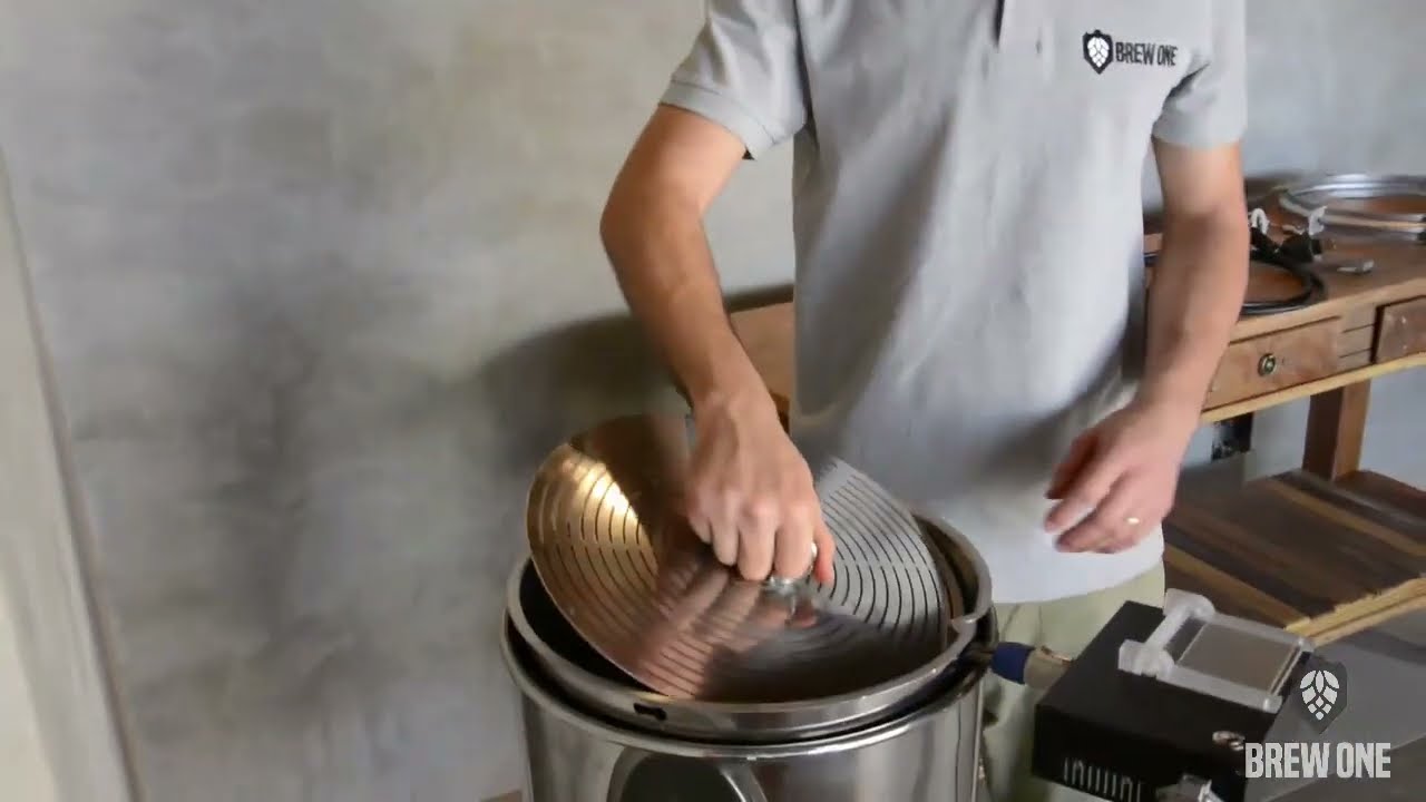 Montagem do BrewOne ONE-40. O melhor equipamento Single Vessel para produção de cerveja artesanal