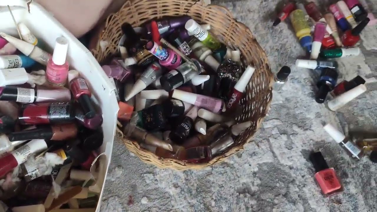 Caçada hoje , teve muitos esmaltes e calçados de crianças