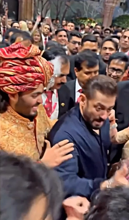 Salman Khan DANCE with Nita Anant Ambani at wedding🔥 #salmankhan #ambaniwedding #viral #nitaambani