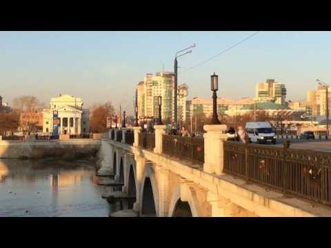 Video: Čeļabinskas Iedzīvotājus Nobiedēja Neparasta Parādība Debesīs Virs Pilsētas - Alternatīvs Skats