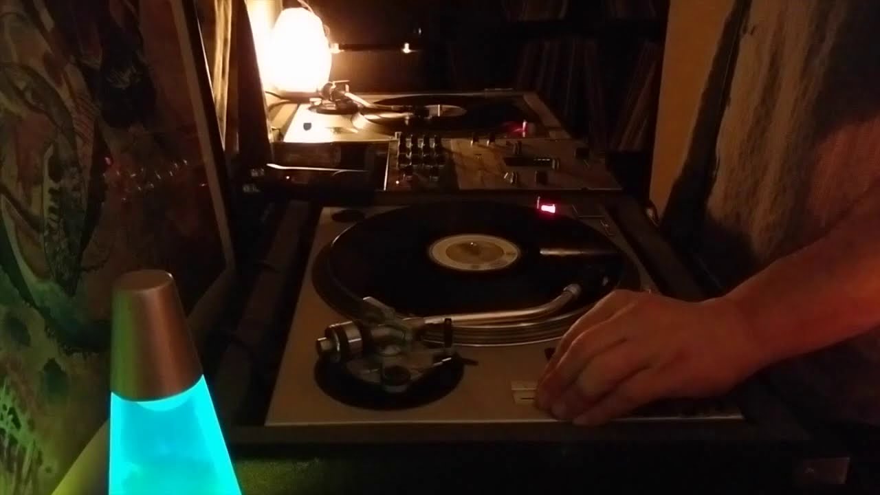 DrGiggles Live DJ Vinyl Mix turntable scratching trip hip hop beats and ambient electronica video