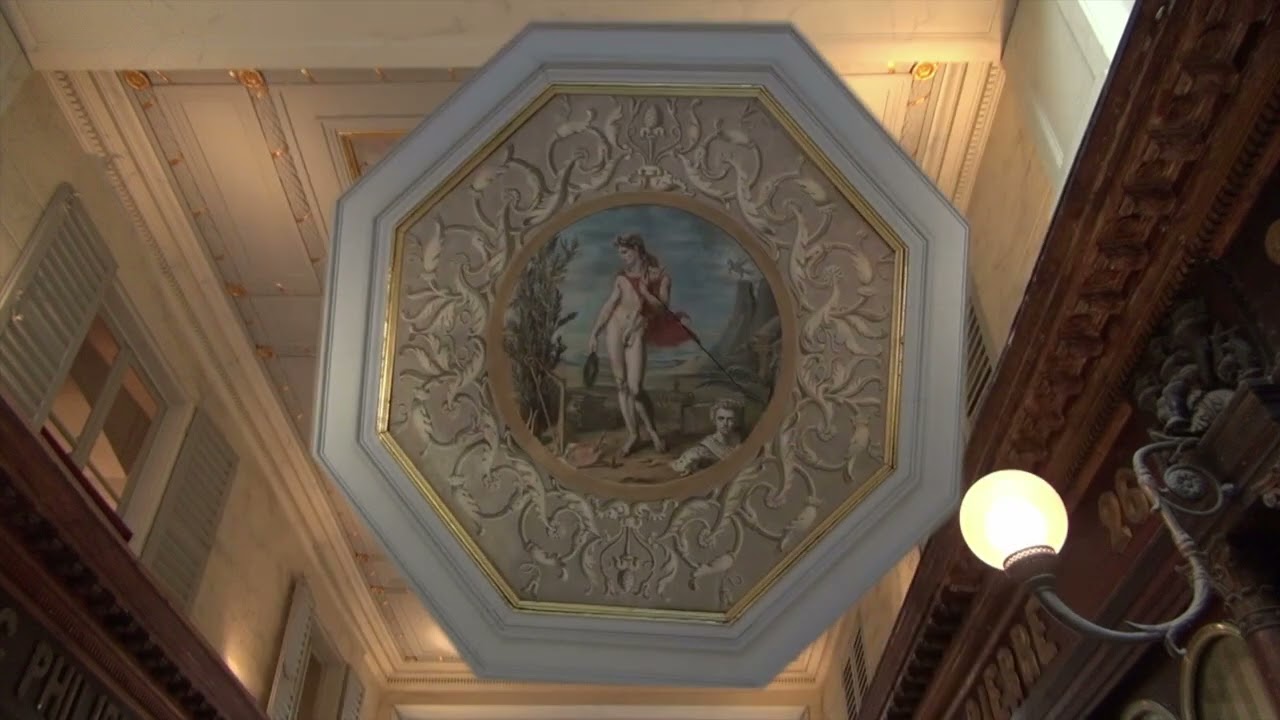 Le village Saint-Honoré et la galerie Vero-Dodat à Paris