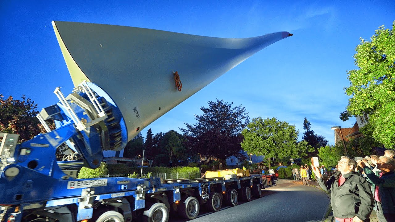 Giant Rotor Giant Rotor Blade moved trough a small town | Heavy Haulage - YouTube