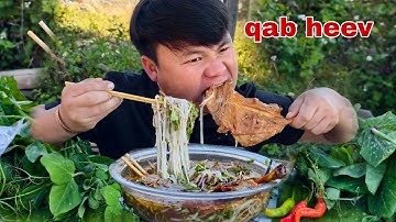 Noj qhaub poob ncej puab qaib qab li qab กินขนมจีนขาตุ่มไก่โคตรอร่อยLaos noodle