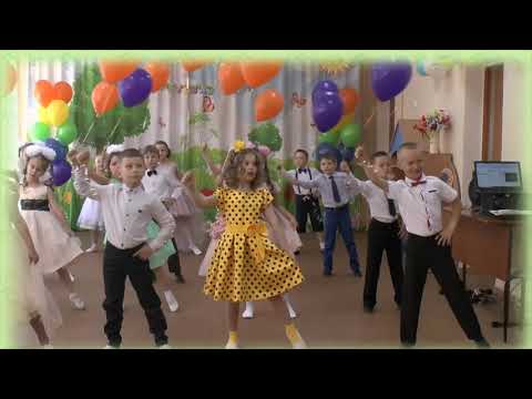 Вход с шарами на выпускном в детском саду