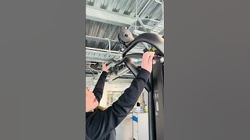 Technogym Lat Pulldown Demo