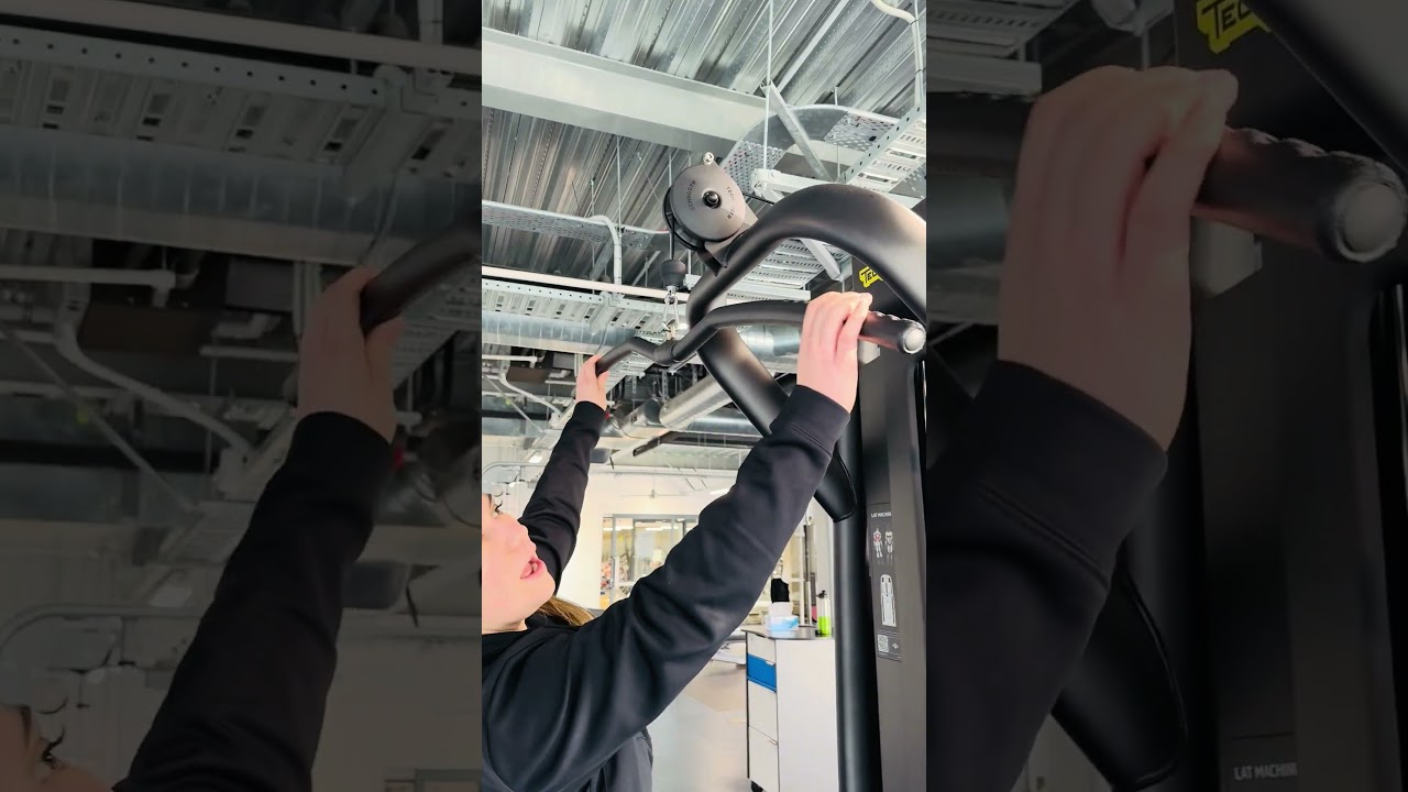 Technogym Lat Pulldown Demo