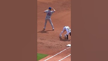 Pete Alonso with the snag and tag for the double play! 💪