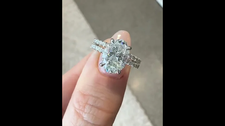 Oval shape lab grown diamond engagement ring \ white gold