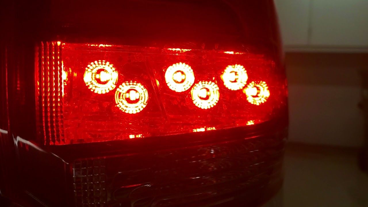 New 2020 Mitsubishi Outlander SUV - Checking Out LED Brake / Stop