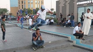 حركات بهلوانيه على كورنيش جدة!