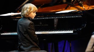 W.A. Mozart Piano concerto หมายเลข 13 / Elisey Mysin