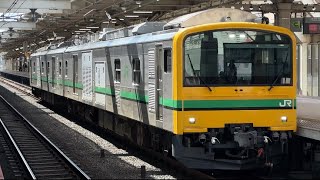【4K高画質】【E233系P524編成+青661編成AT出場配給に伴う牽引機返却回送】クモヤE493系オク01編成が空笛を鳴らして国立駅2番線を通過するシーン(回9571M) 2026/8/6