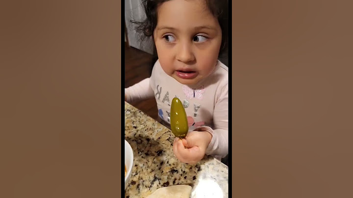 Niña comiendo chiles en vinagre como si fueran dulces 😬 😱 - Dj Gecko #shorts