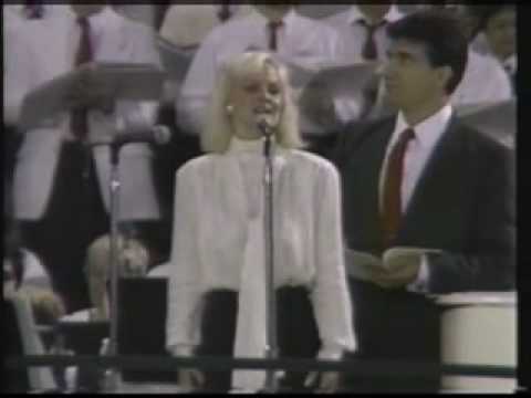 Sue Ann Pinner Sings at Historic Dodger Stadium Pa...