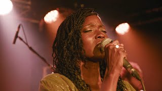 Comme sur un fil (chanson d&#39;HK interprétée par Awa Ly) - session live