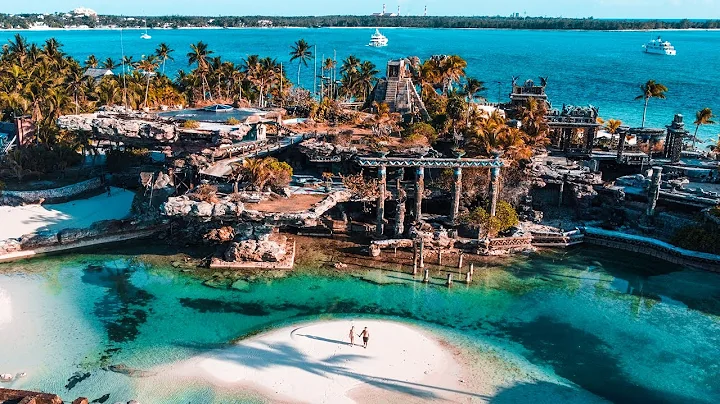 Sneaking into Peter Nygard's 50 Millon $ Estate in...