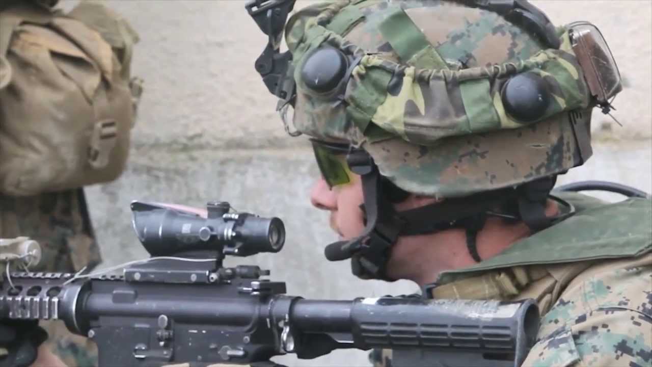 RAW FOOTAGE: Marines Conduct Combat Training Raid - YouTube