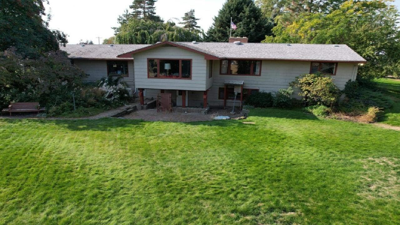 9206 N Prescott, Spokane, WA Presented by Ron McIntire.