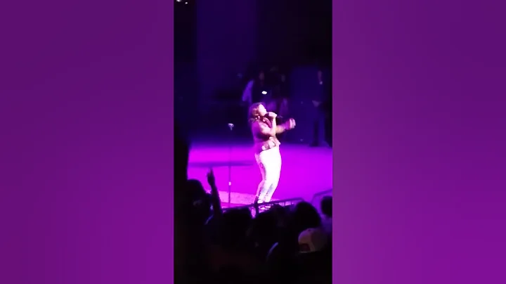 K  Michelle sharing the fame with a fan
