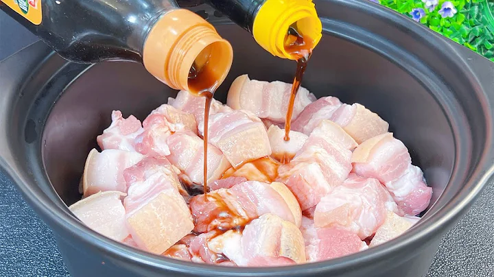 Pour the vinegar into the pork belly without adding water or oil. It tastes better than braised pork - 天天要闻