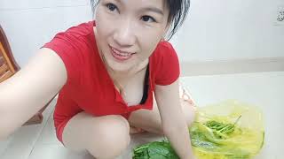 I&#39;m back to dancing  and cleans vegetables do you like it ?