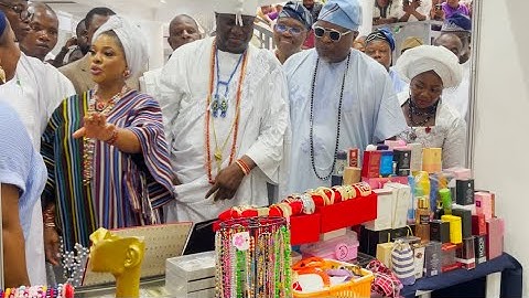 See Rare Video of Ooni of Ife Shopping with His Wives at the Massive Ojaja Mall!