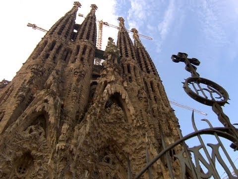 Vídeo: Mosaico Ao Estilo De Antoni Gaudi (25 Fotos): Hexágonos E Outras Formas, Exemplos De Colocação De Ladrilhos Hexagonais No Interior