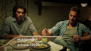 Свитер астындағы кеуделер Блюздер порно қыздар болып киінген