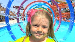 Anabella se joaca in piscina pentru copii | Video pentru copii ...