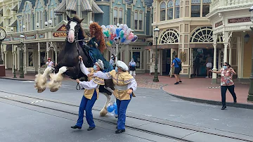 Merida’s Horse Gets Caught in a Balloon at Disney World Magic Kingdom During Small Princess Parade