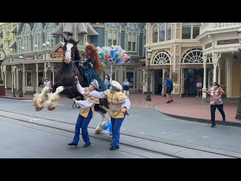 Video: Catch a Parade hauv New York City