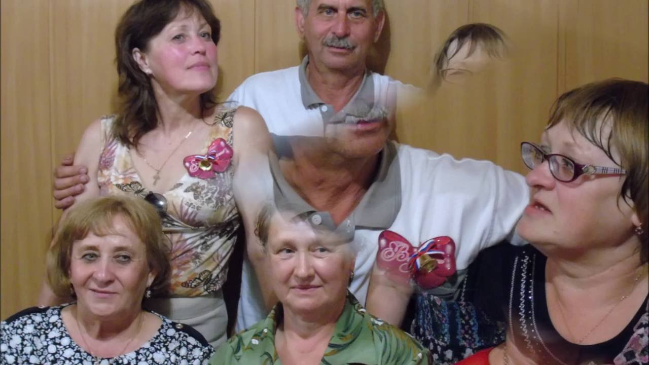 45 лет спустя встреча одноклассников. встреча одноклассников через 35 лет. вечер встречи в школе. выпускники через 40 лет. картинка встреча одноклассников спустя 60 лет.