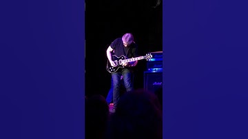 Rik Emmett (Triumph)