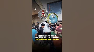 Demonstran menyerbu rumah anggota DPR Indonesia Ahmad Sahroni dan menjarah barang-barang mewah